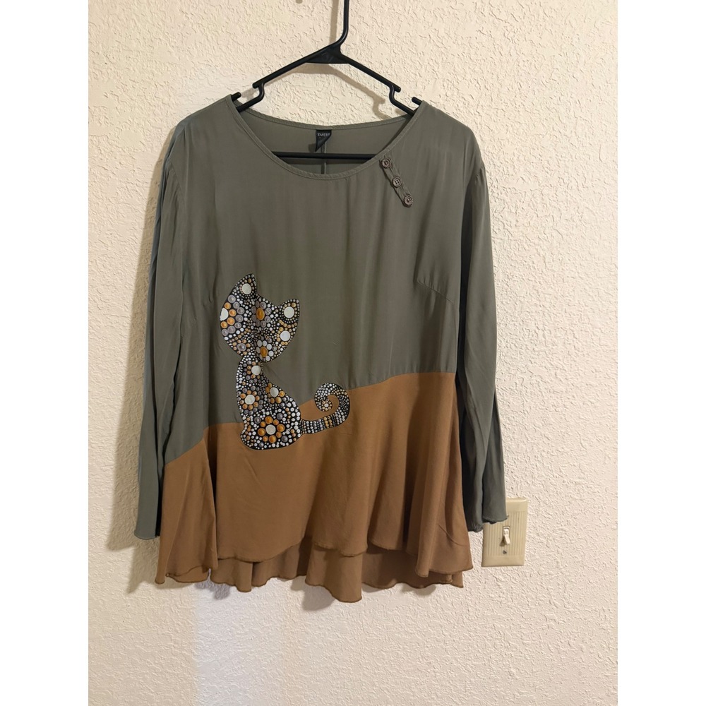 Emery Rose Womens 1XL Olive Green Tan Cat Graphic Long Sleeve‎ Peplum Blouse Top